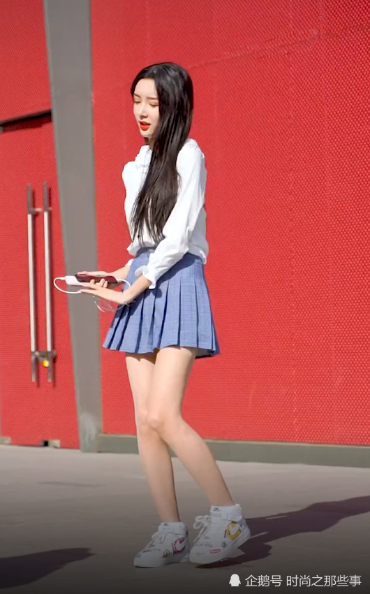 女装大佬艾比穿10cm超短裙跳舞,看到这真实腿围我沉默了!