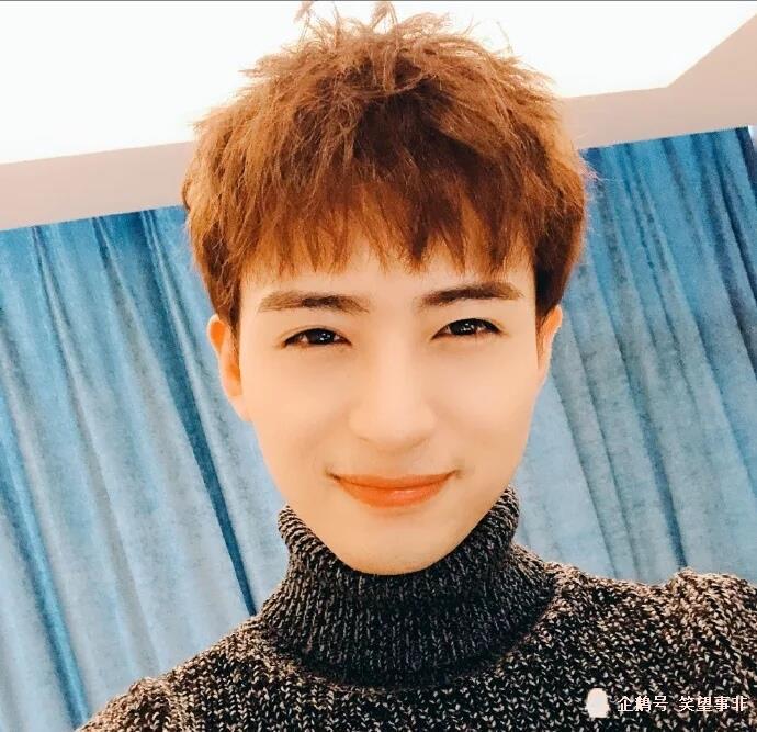 还是个小童星来着,主演过儿童科幻片《爆丸小子》,小编小时候还看过来