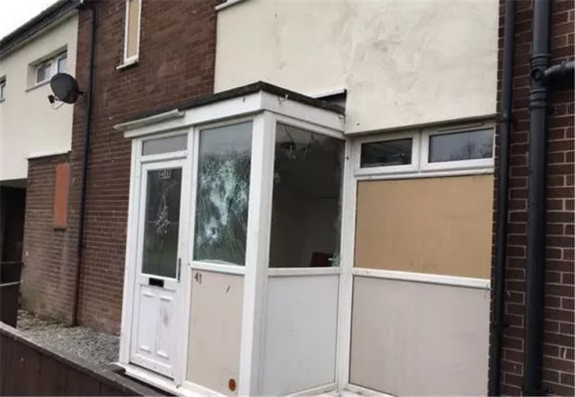 老伯出租房子25年,被女子入住后糟践成废墟