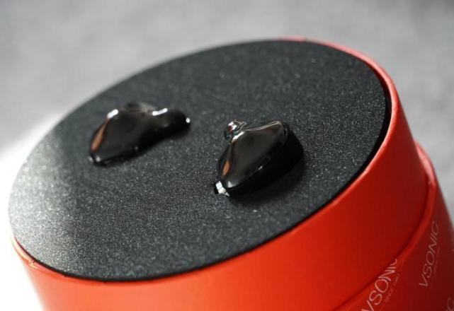 21世纪中国最具争议耳机品牌来了 郁夏峰的神秘冰山耳机评测!