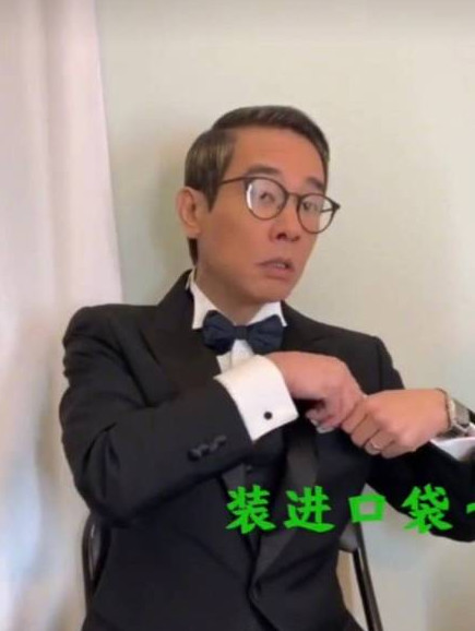 陈小春用废纸当西装口袋巾，山鸡哥超接地气