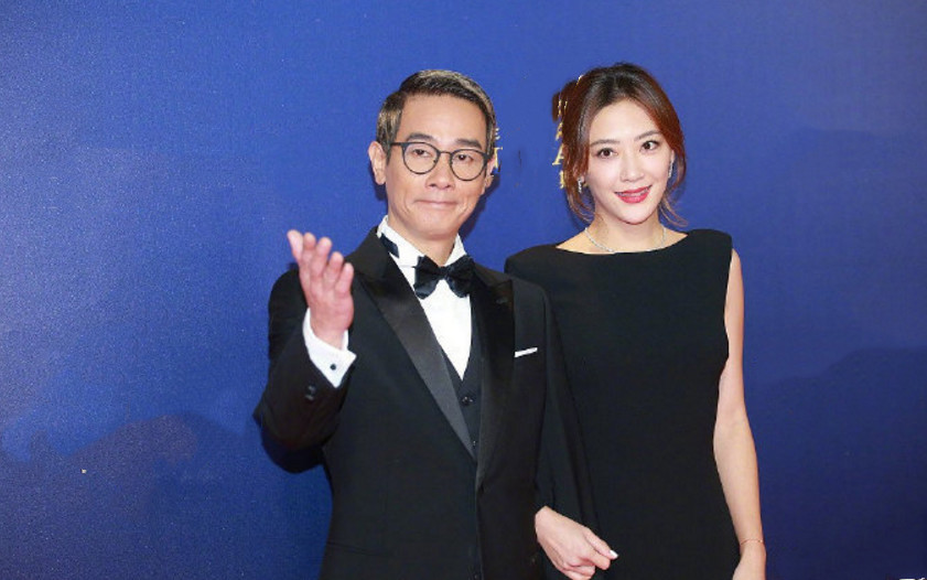 陈小春用废纸当西装口袋巾，山鸡哥超接地气