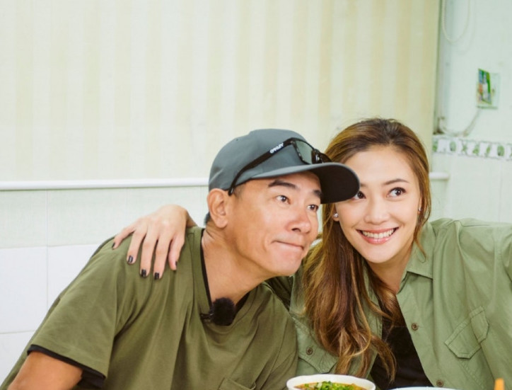 陈小春用废纸当西装口袋巾，山鸡哥超接地气