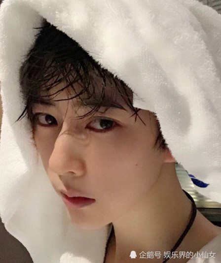 "男装大佬"熊祁恋爱了?镜头放大看到脖子"草莓",粉丝炸锅了