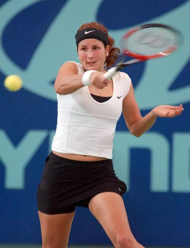 她拒绝了富可敌国的迪拜王子,凭一己之力助丈夫成为男神