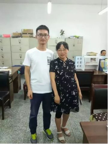 今天,人民日报微信公众号关注海门了:老师凭什