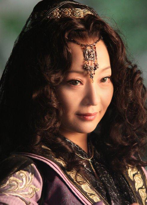 杨明娜最新版的《倚天屠龙记》最近也出来了,官方公布的紫衫龙王扮演