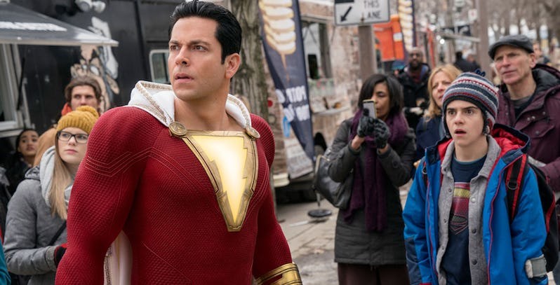 闪电袭胸雷霆沙赞公开新剧照