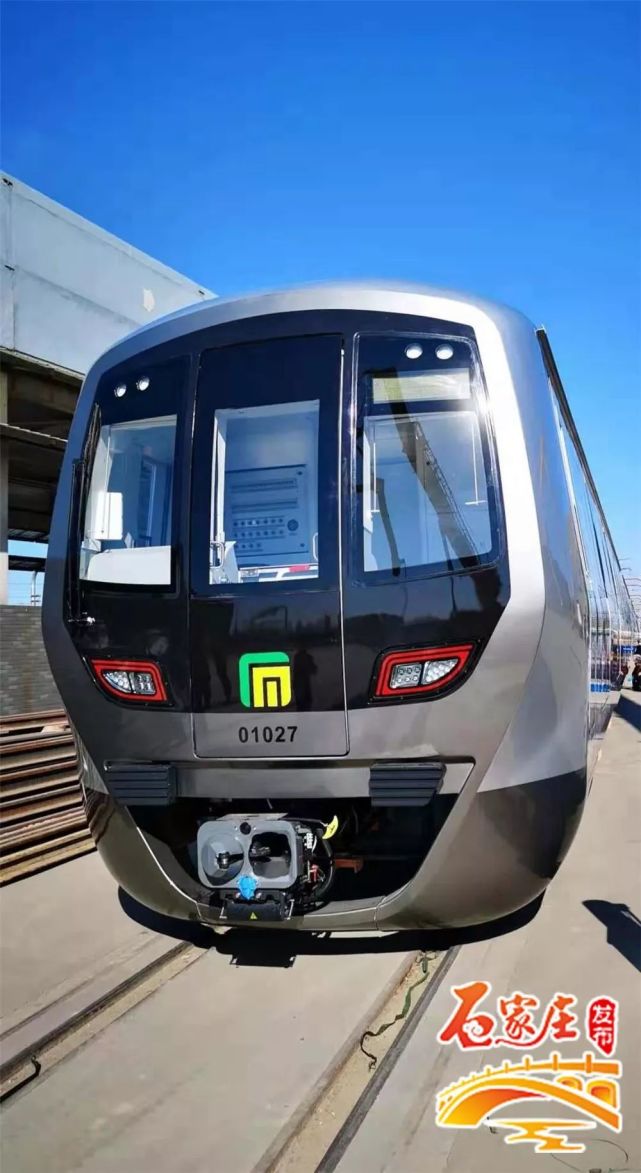 石家庄地铁1号线二期首列电客车亮相