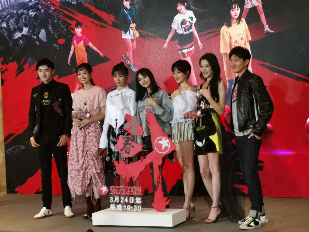 郑爽出山,携新剧《青春斗》亮相!怎样get同款少