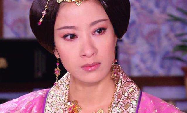 从著名龙套女王到tvb的一线花旦杨怡的经历也是一段传奇