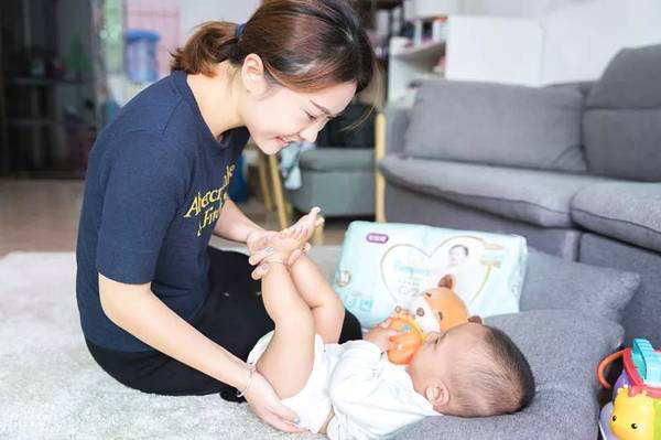 宝妈带娃和不带娃,区别很大,这3种变化真戳心,母爱太伟大了.