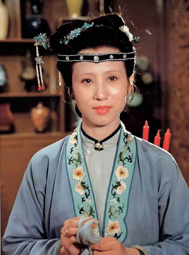 李家看中了贾珠的才气,贾府看中了李家在文官中的地位.