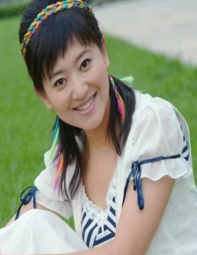 她是七巧板的月亮姐姐年过40仍像少女如今嫁给富商