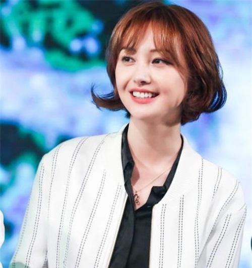 可爱!郑爽当众揪鼻子翻白眼做鬼脸,丝毫没有偶像包袱