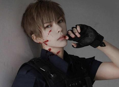 还记得cos大佬熊祁吗?首次自曝女装照,网友:这张脸我真佩服