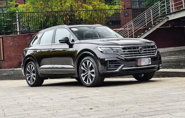 同样是空气悬架，遇到一条搓板路后，才知道途锐和X5的差别有多大？