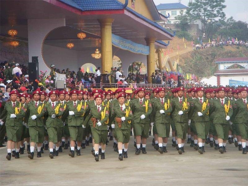 十年前緬甸佤邦二十週年大慶閱兵式:佤聯軍雄赳赳走過,氣勢很足