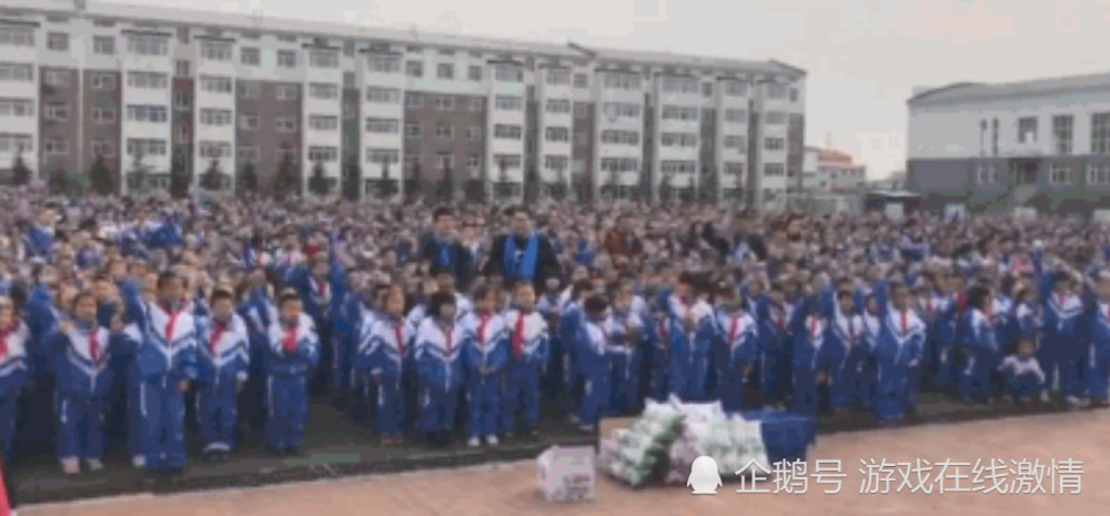 pdd花2500万建成的希望小学完工了,小学的名字笑skr人