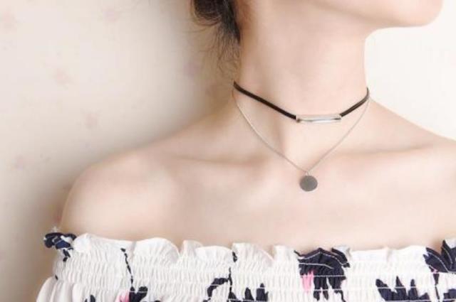 抖音"锁骨女神"走红,骨感美夺人眼球,网友:不养鱼可惜了!