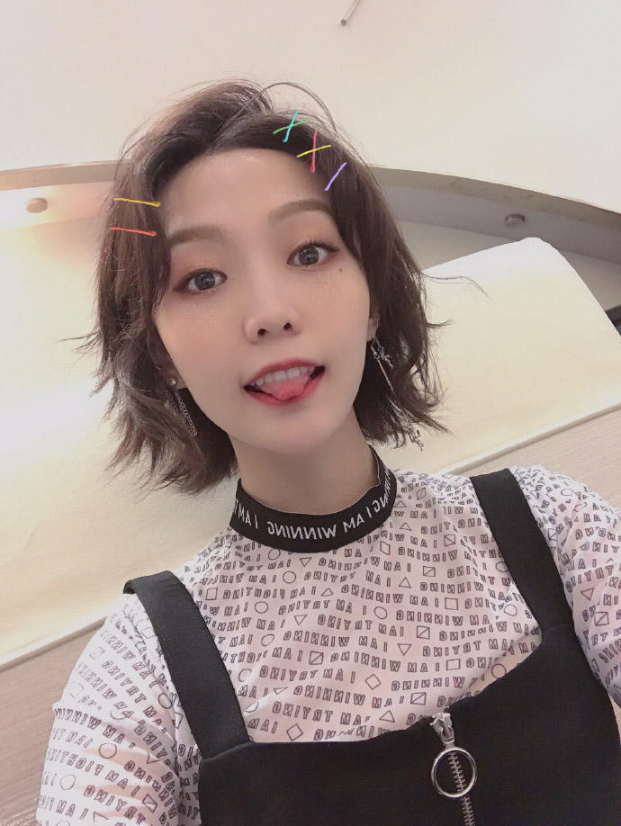 王靖雯写真变剑道少女飒爽英姿，与天后王菲出道名字“撞名”