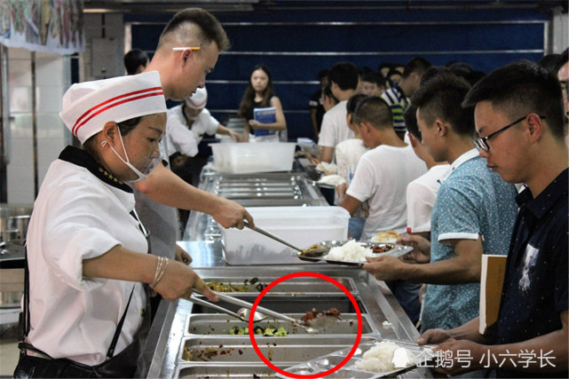 食堂阿姨打飯時,為什麼總是