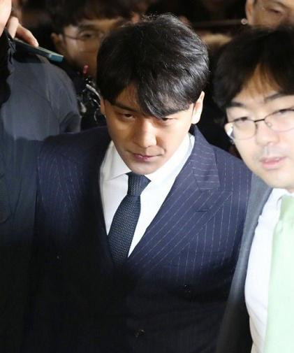 朴寒星老公道歉:全面否认"性招待",更称和胜利的聊天只是玩笑