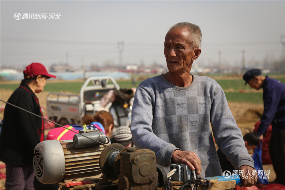 河北孝子为照顾父亲辞去高薪工作 回乡创业种