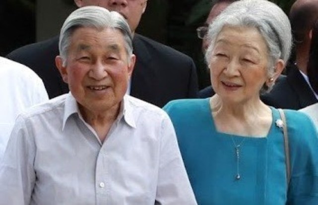 宴会专程邀请了日本传统艺术"狂言"的代表性大师野村万斋献上演出