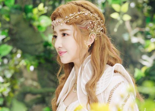 在电视剧《何以笙箫默》中扮演少年许影而被观众熟知,之后再《幻城》