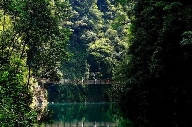 文字/鶴峰縣寶通旅遊開發有限公司攝影/黃澄國寶屏山 土司聖地