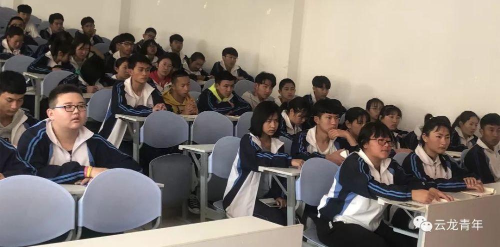 云龙一中开展"弘扬传统文化学习雷锋精神"主题团课活动
