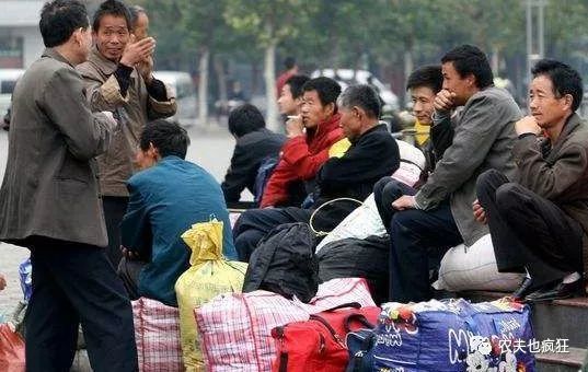 农民工年后进城打工,兜兜转转一个月不到就匆忙返乡,这是为啥?