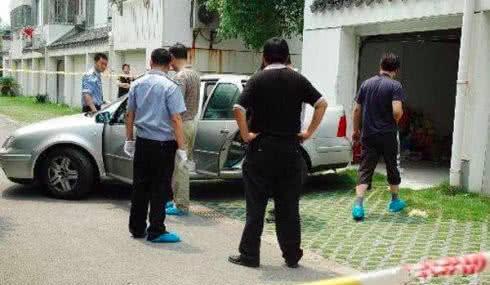 知名"女主持人"与情人"裸死"车中,警方揭细节