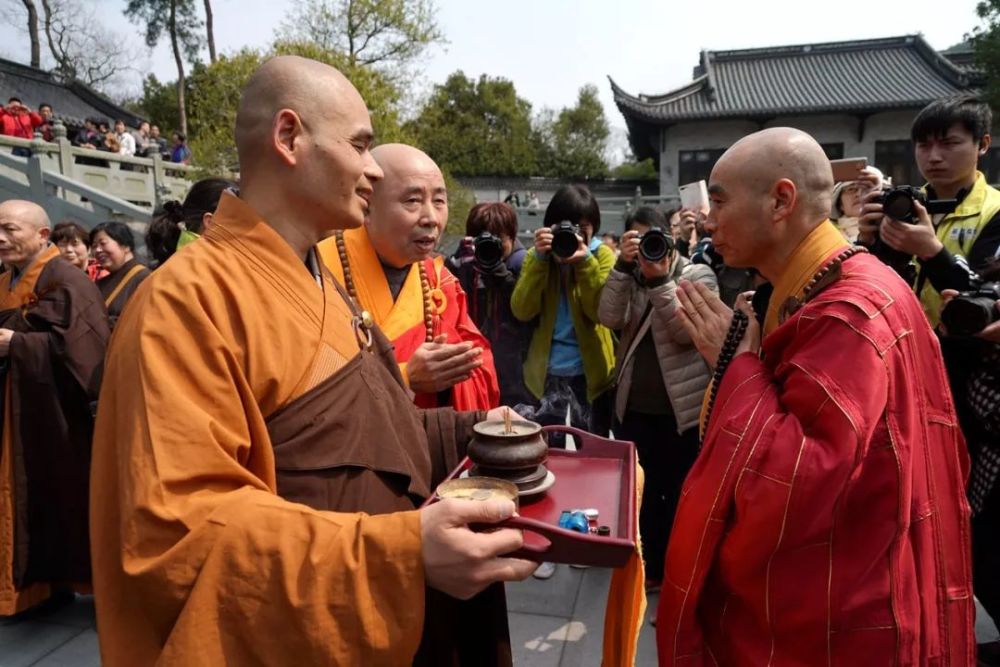 天童百僧行脚朝拜阿育王寺佛陀真身舍利