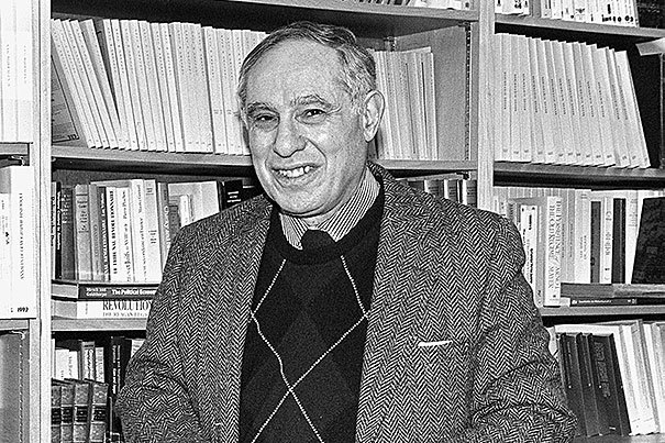 于1998年,是已故的前任哈佛大学经济学和历史教授戴维·兰德斯(david