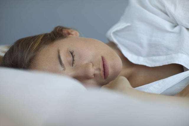 几个睡眠调整小技巧告诉你，让你活力一整天！