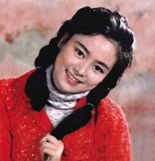 61岁洪学敏近照,16岁就开始演戏,如今仍孤身一人