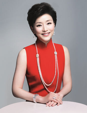 央视主持人杨澜和董卿,共同点是知性风趣,你喜欢谁呢?