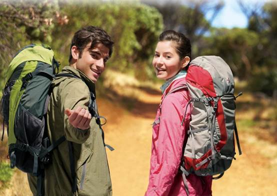 老外出门"爱背包",中国人出门"拖箱子",你想过为什么吗?