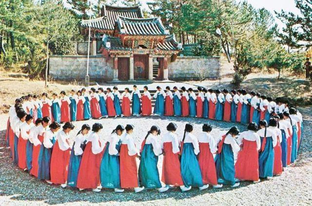 4 羌羌水越来(圆圈舞)(2009)江陵端午祭作为端午节前后在韩国江陵地区