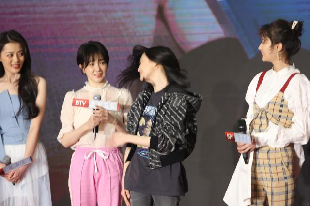 郑爽发布会扇嘴巴 郑爽这是怎么了?