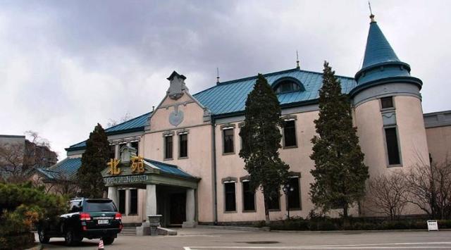 奉天总领事馆"旧址,位于沈阳市和平区三经街9号,现房为沈阳迎宾馆所用