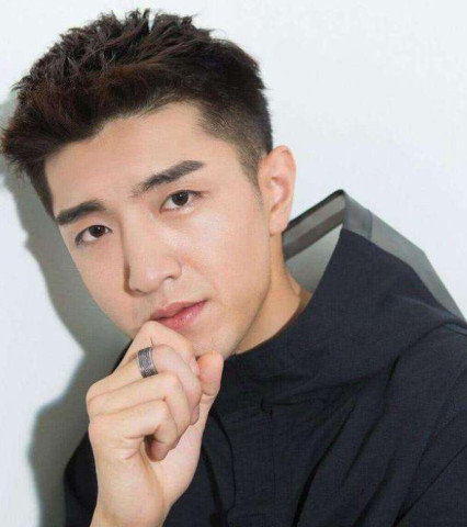 金瀚中学照片被疯传,看完照片后,网友:越看越像胡歌!