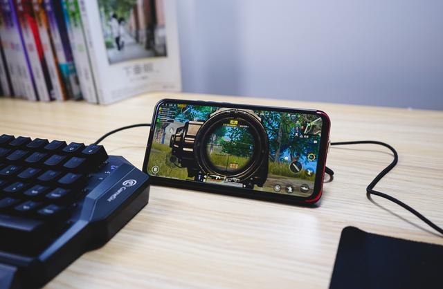 华丽的吃鸡外设——盖世小鸡z2体验:吃鸡过程酣畅淋漓