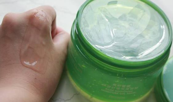 用身体乳好还是芦荟胶好(芦荟胶当身体乳来用有效果吗) 用身体乳好还是芦荟胶好(芦荟胶当身体乳来用有效果吗)