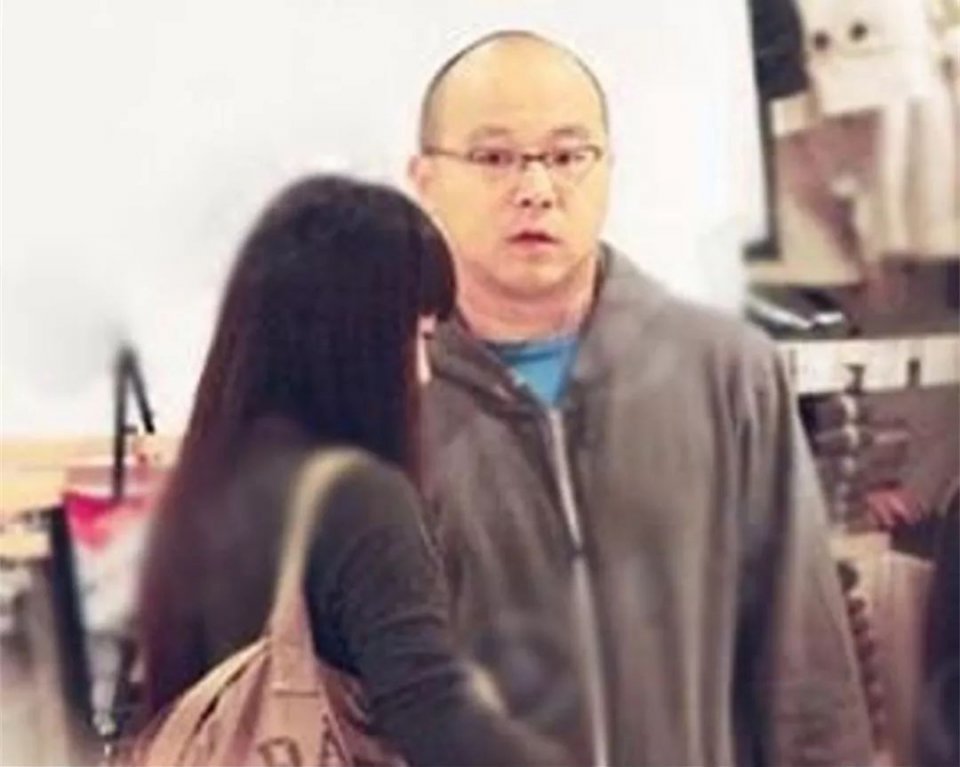 窦唯三婚?女方是忠实粉丝 曾在看守所前拉横幅