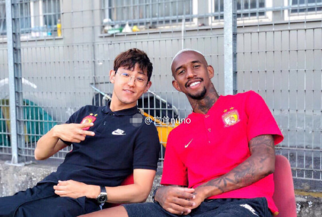 前恒大翻译讽刺卡纳瓦罗:微笑解决不了问题 没