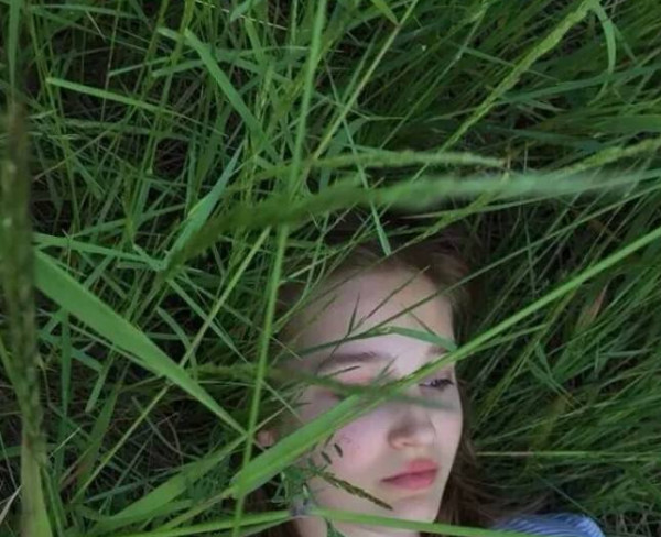 《绿色》这首歌最近实在是太火了,陈雪凝也真的很受欢迎,她的众多粉丝