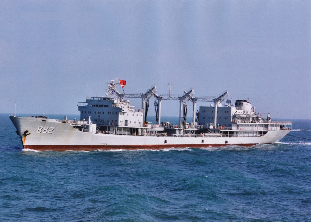 我海军补给舰成长之路是一步一个脚印走出来如今已自成体系